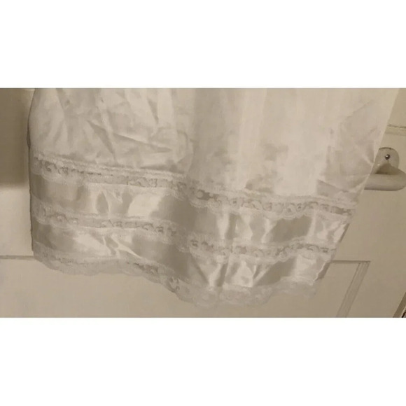 Sliperfection White Lace Accents Under Full Slip Vintage Non Cling Petticoat - Picture 4 of 5